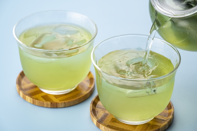 Cold-brewed Japanese green tea prepared with ice